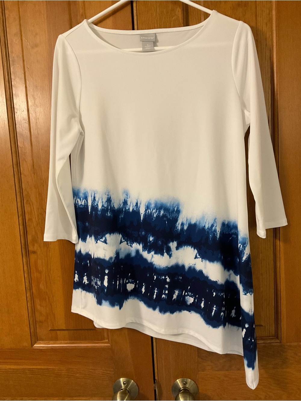 Chico's White Tunic with Navy Tie-Dye Asymmetrical Hem. 3/4 Sleeve. Size 0 Small